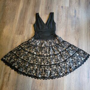 SLNY Party Dress Womens Size 12 Black Lace Champagne V-neck Layered Evening Gown